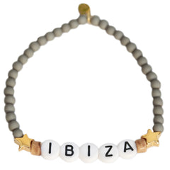 Een leuke kralen armband met Ibiza. De armband is gemaakt van elastiek!