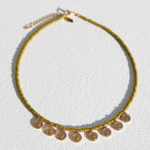 Ketting Miyuki gouden muntjes olijf