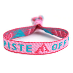 Pulsera tejida fuera de pista