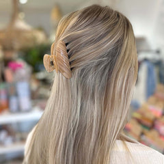 Pinza para el pelo de nácar color albaricoque