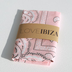 Lachsfarbener Bandana-Schal