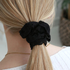 Scrunchie embroidery black