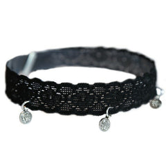 Pulsera de tobillo negro con monedas plateadas