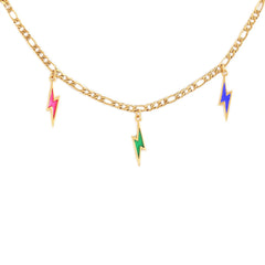 Cadena dorada con destellos de verano