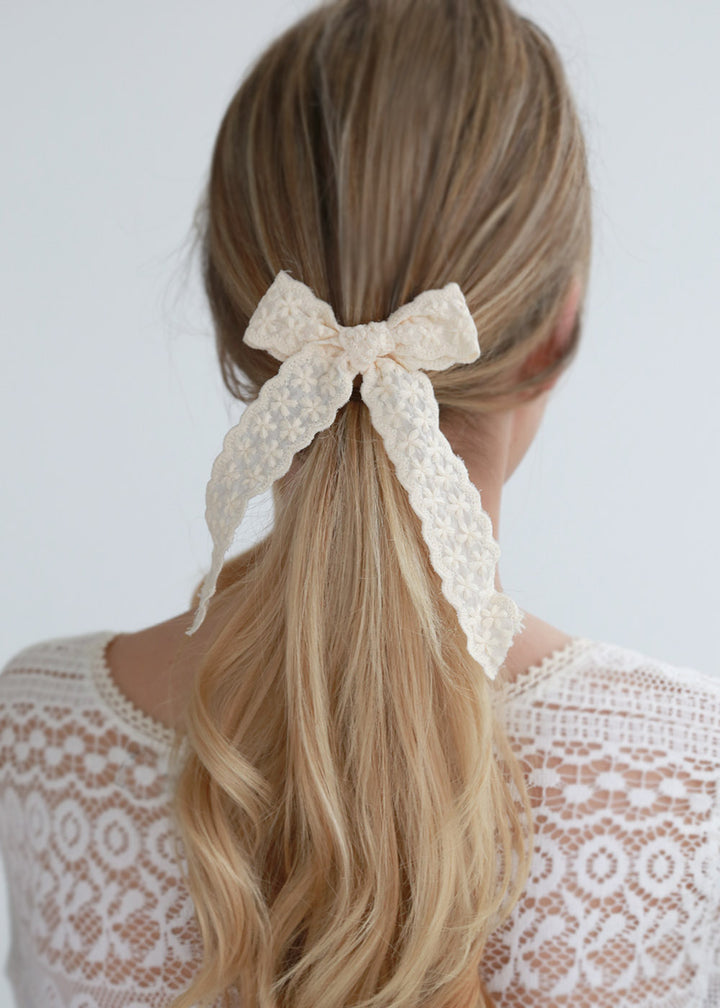 Hairpin bow cream