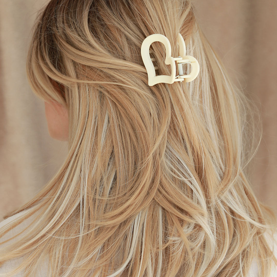 Hair clip medium heart cream