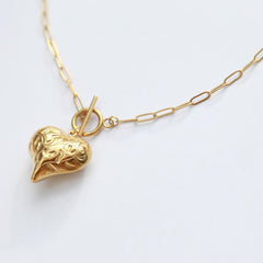 Gold necklace baroque heart