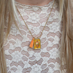 Gold necklace tableau gold