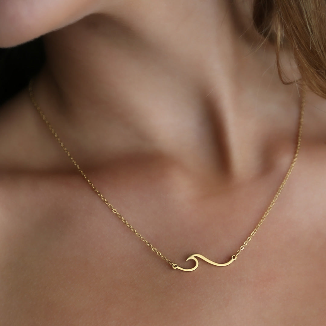 Gold chain wave