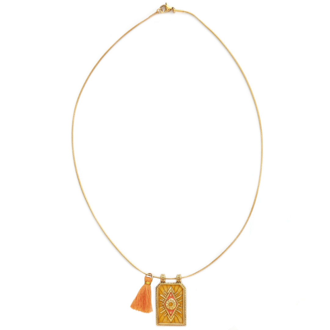 Gold necklace tableau gold