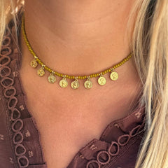 Ketting Miyuki gouden muntjes olijf