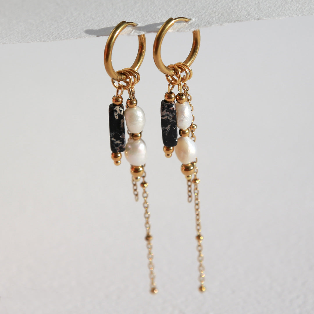 Gouden oorbellen pearl stone zwart