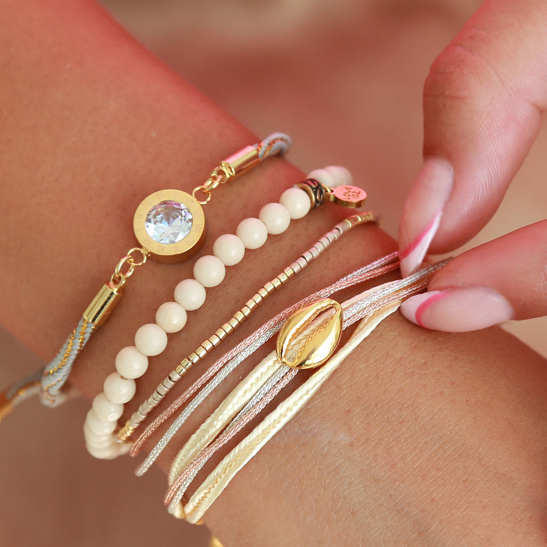 Wrap bracelet ivory cowrie