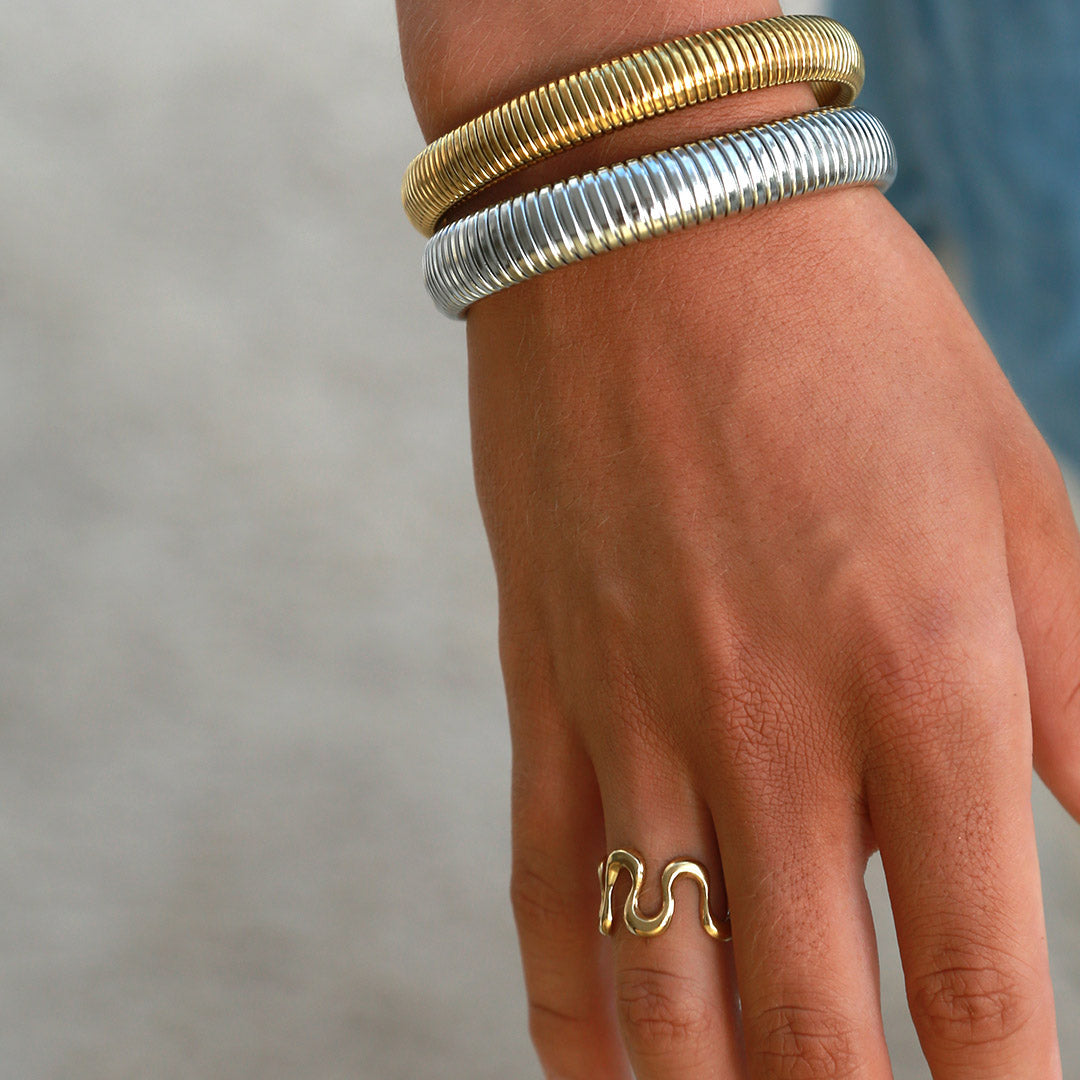 Golden ring swirl