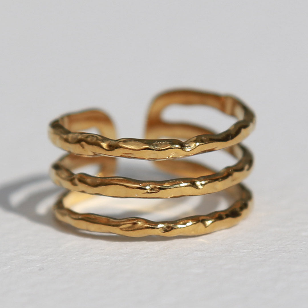 Gouden ring hammered lines