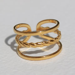 Gouden ring twisted line