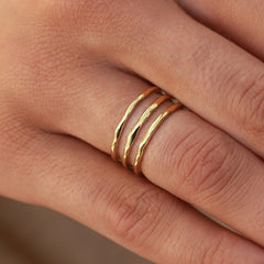 Gouden ring hammered lines