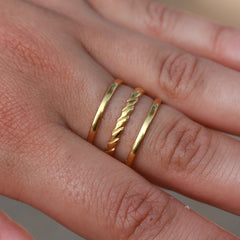 Gouden ring twisted line