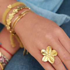Gold ring flower