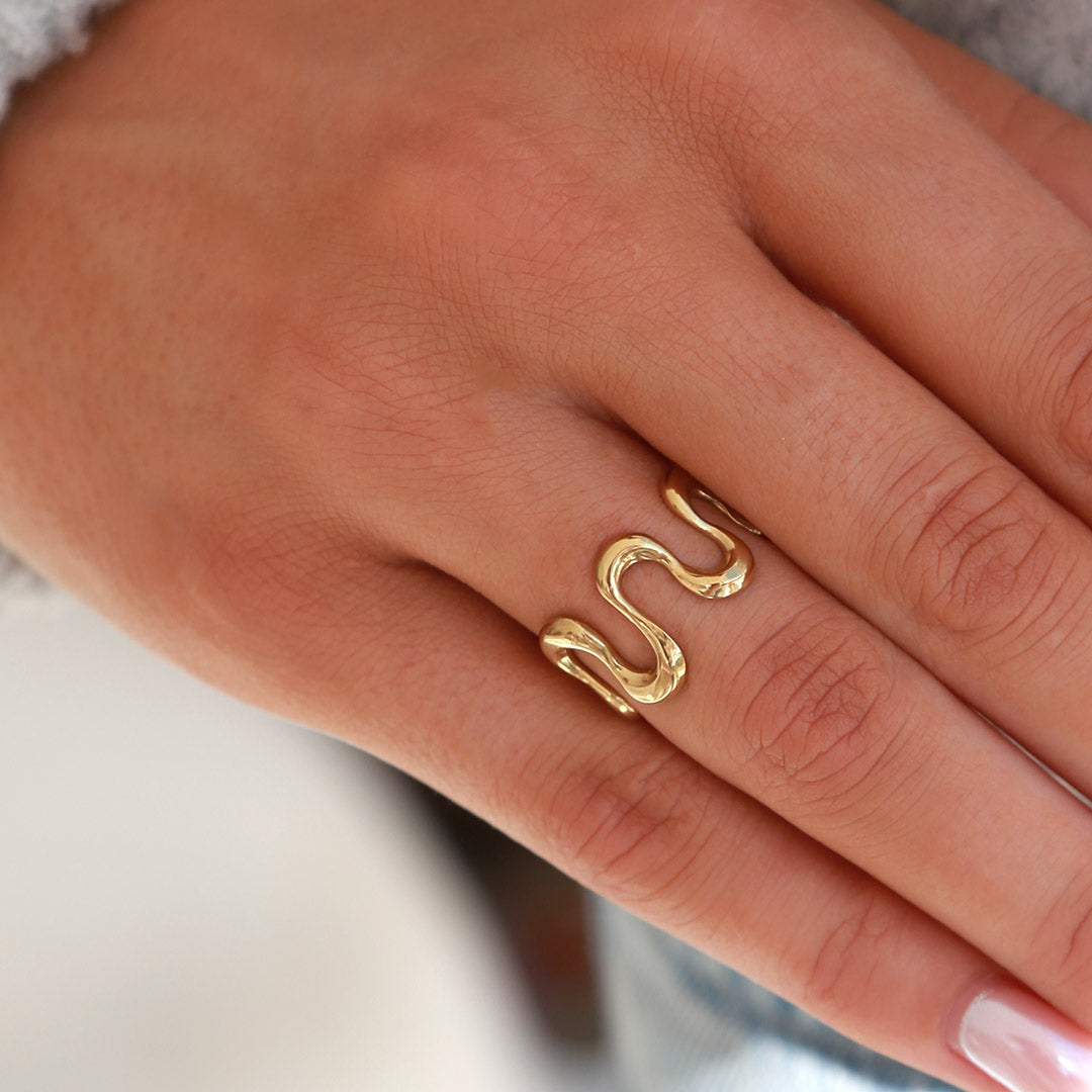 Golden ring swirl