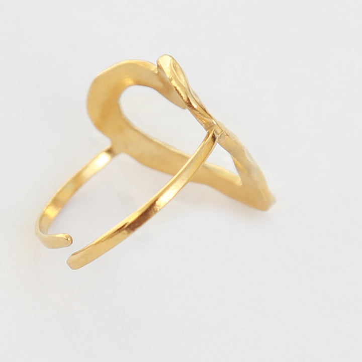 Gold ring open hearted