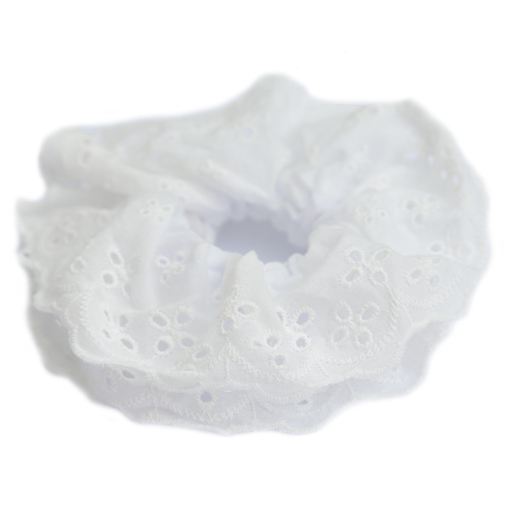 Scrunchie embroidery white