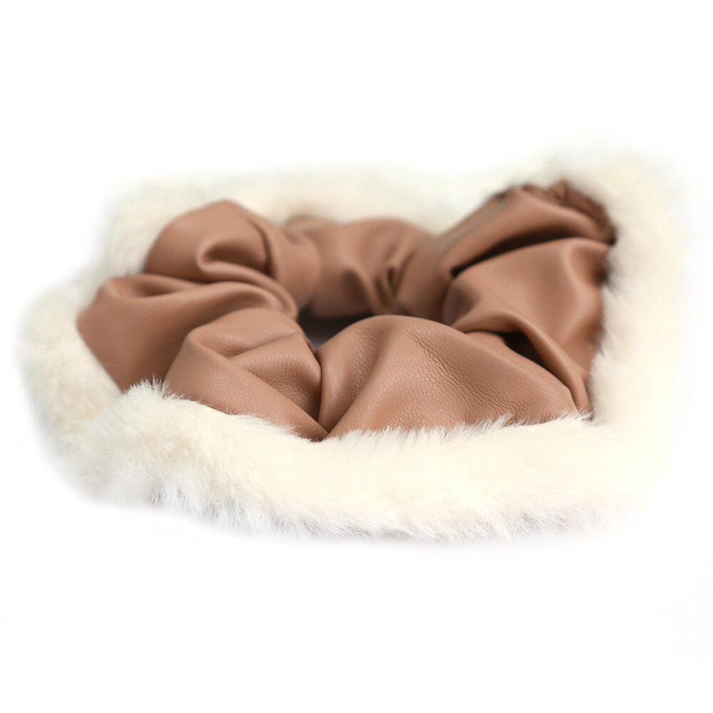 Scrunchie faux leather fluffy beige