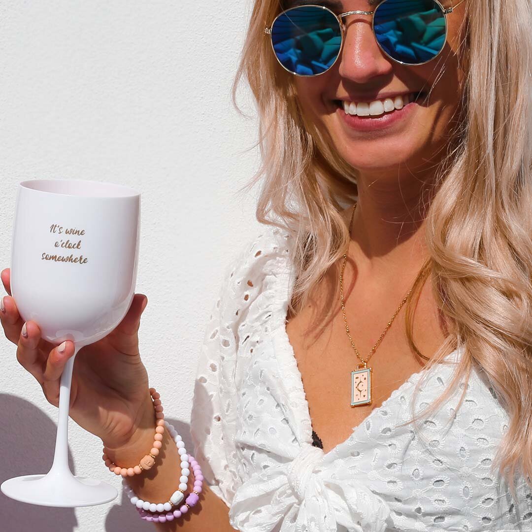Wine glasses with golden quotes 