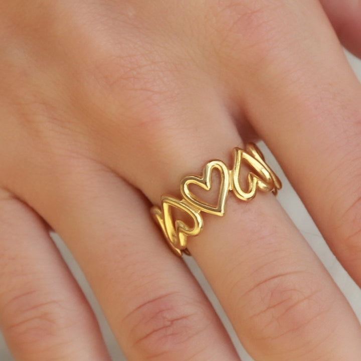 Gold ring heartbeat